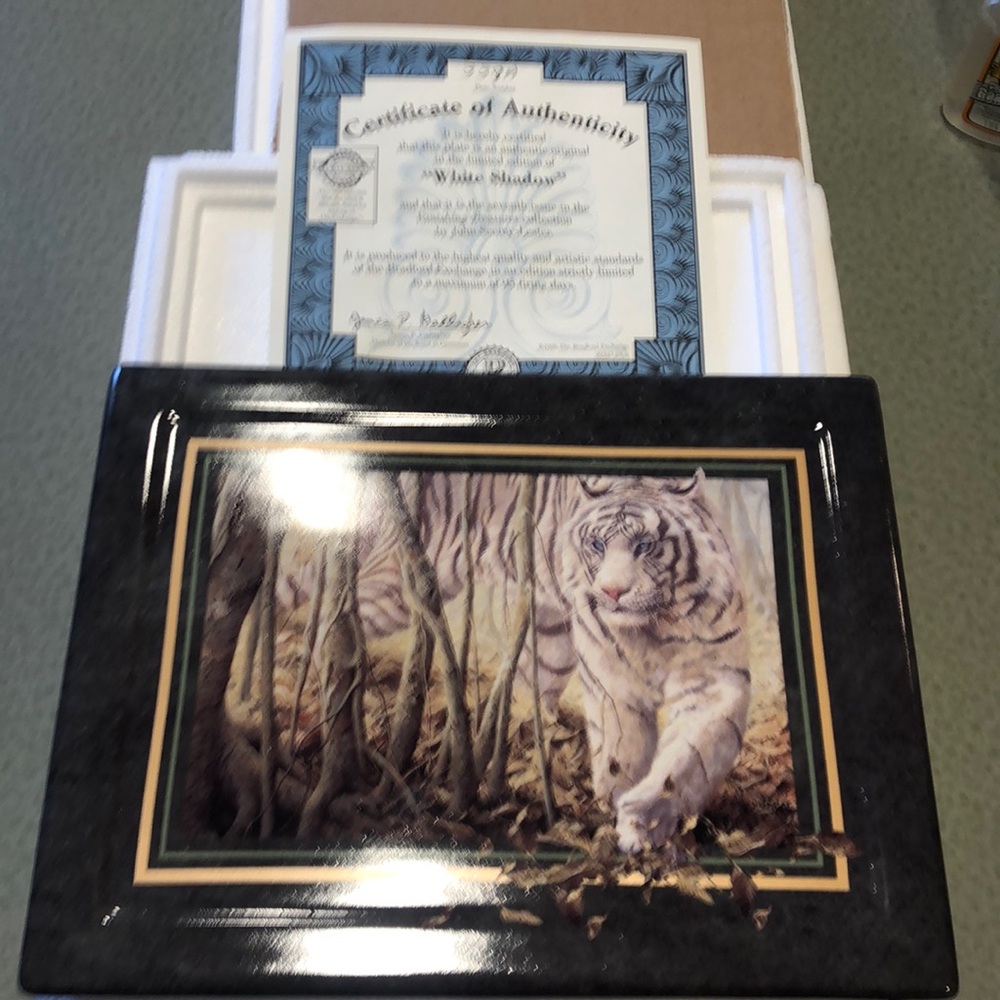 White shadow Plaque numbered with certificate of authenticity.